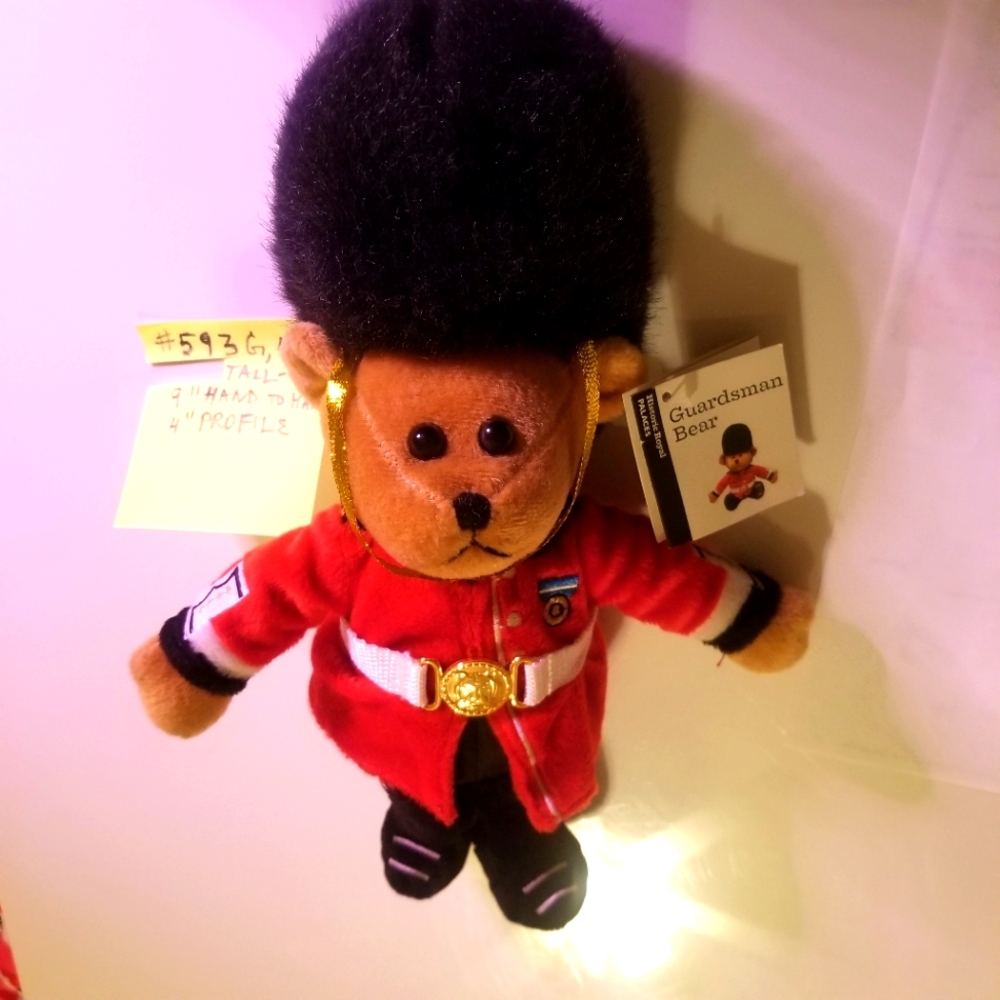 593G NWT Plush Soft Stuffed Tower of London Guardsman Bear Authentic Collectible